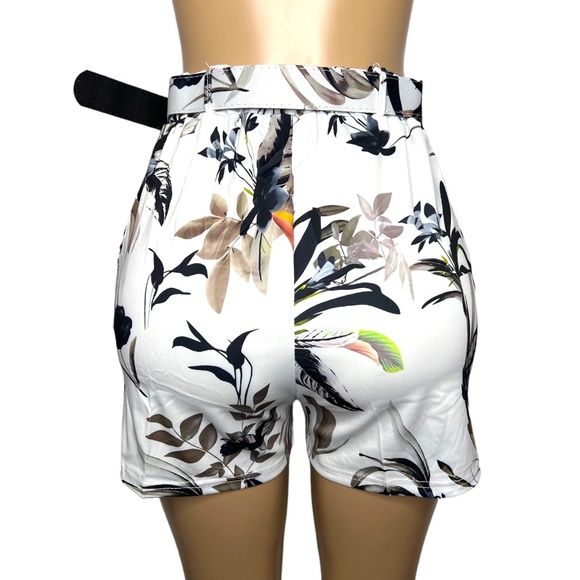 NWT 2 Pieces Black and White Women Set Size M and L Stretchy Short and Wrap Top - Picture 8 of 8